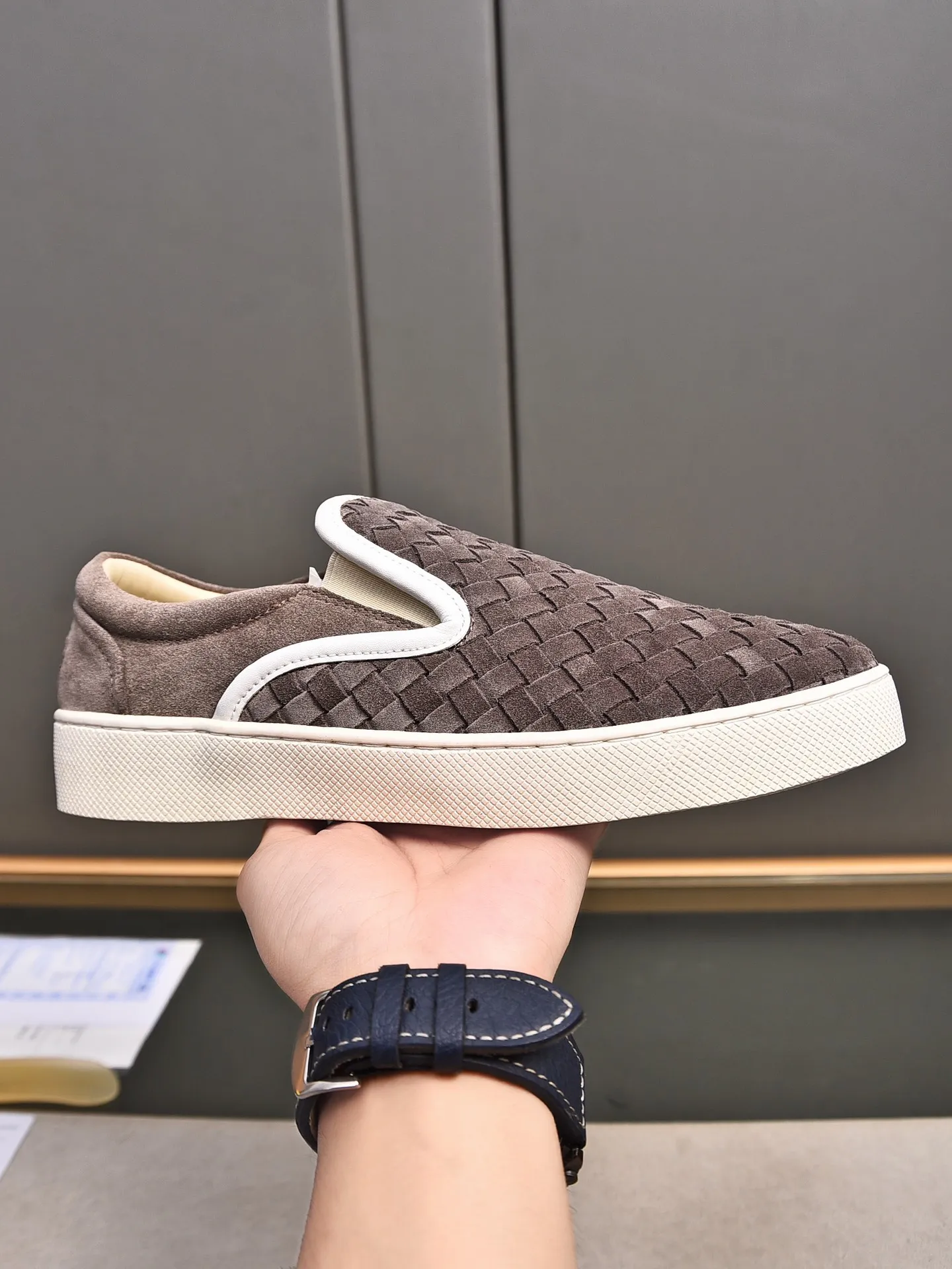 Men's shoes 💰460 [Sleeves series] BOTTEG* VENET* - high-end boutique Size: 38-44 (45 customized) BV new product, first-layer cowhide artificially woven classic style harmoniously blends with contemporary fashion temperament, rubber soles are light and flexible, water-dyed sheepskin pads! [Taobao, Tmall, and live streaming are the first choices]